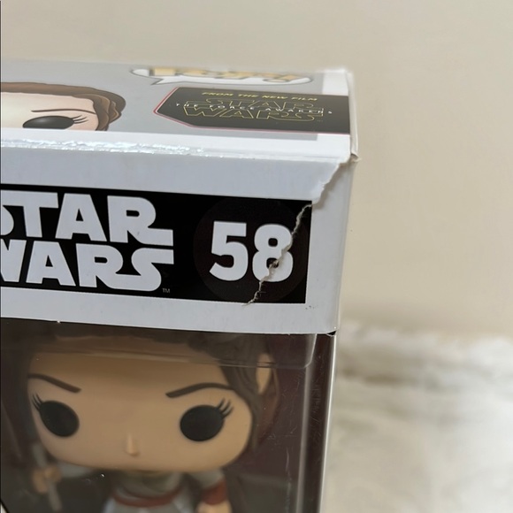 Funko Pop! Star Wars #58 Rey Vinyl Bobble-Head - Picture 3 of 5